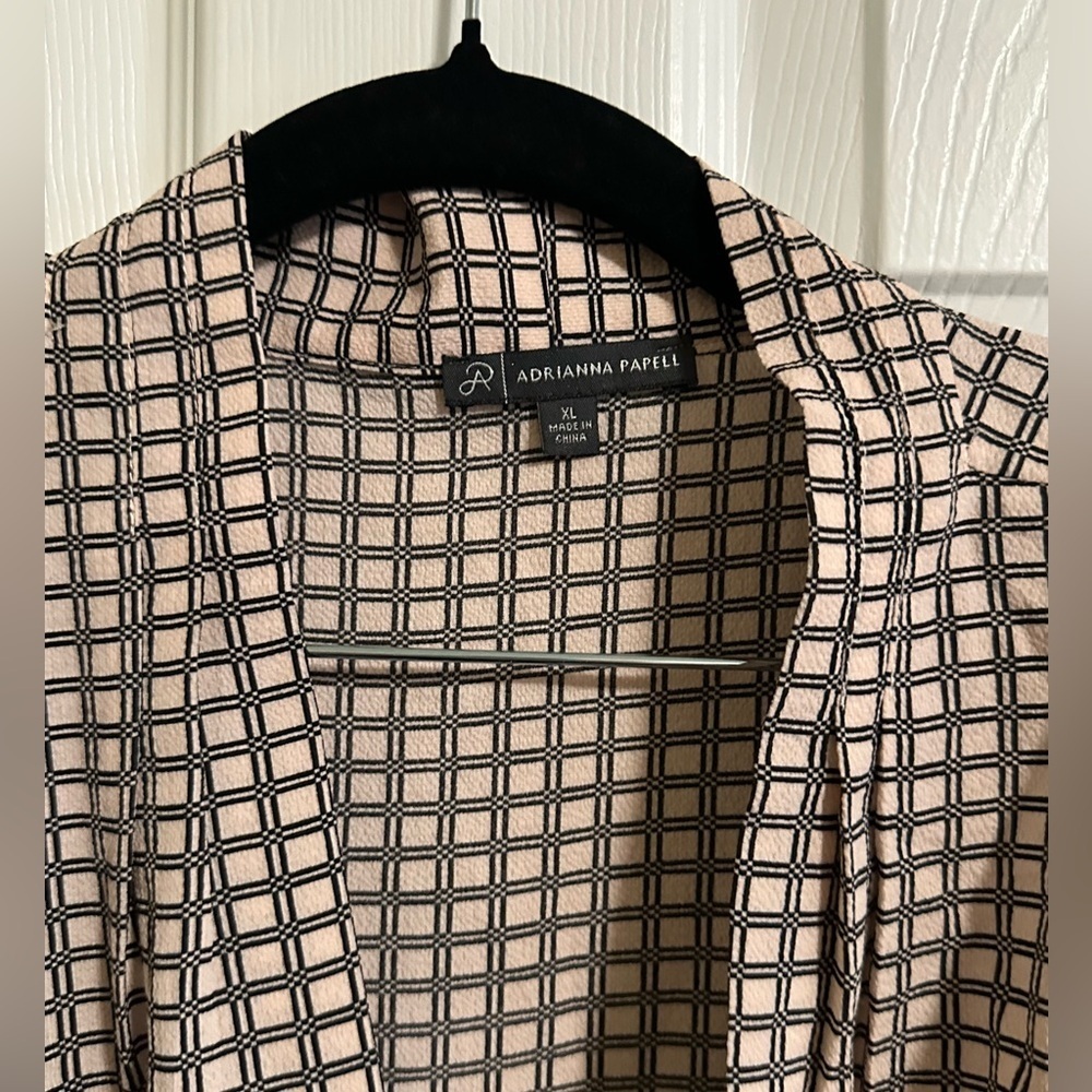 Adrianna Papell Pink Wrap style top. Great Sleeves. Modesty Button Size XL - Picture 3 of 4
